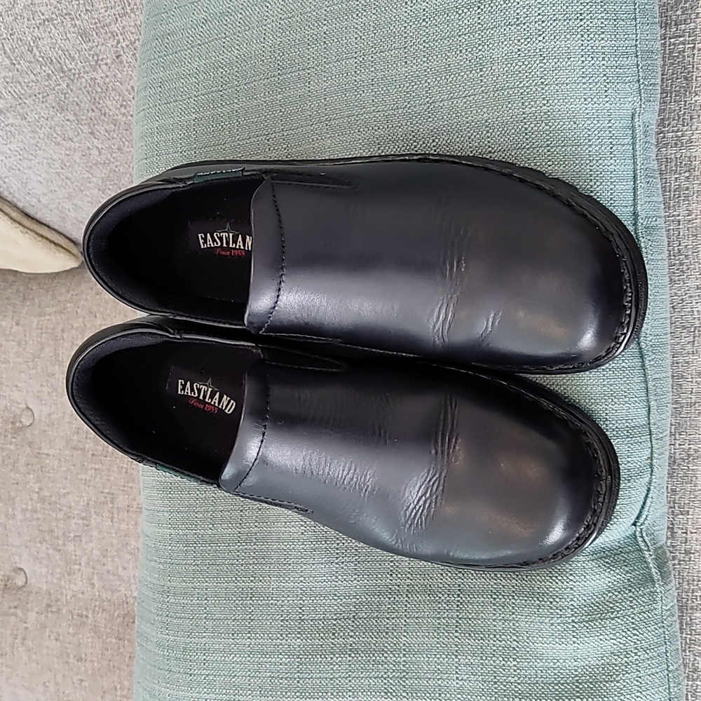 Eastland women's loafers-NEW